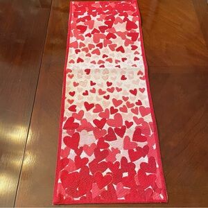 NWOT Valentine’s Day Heart 36” Table Runner